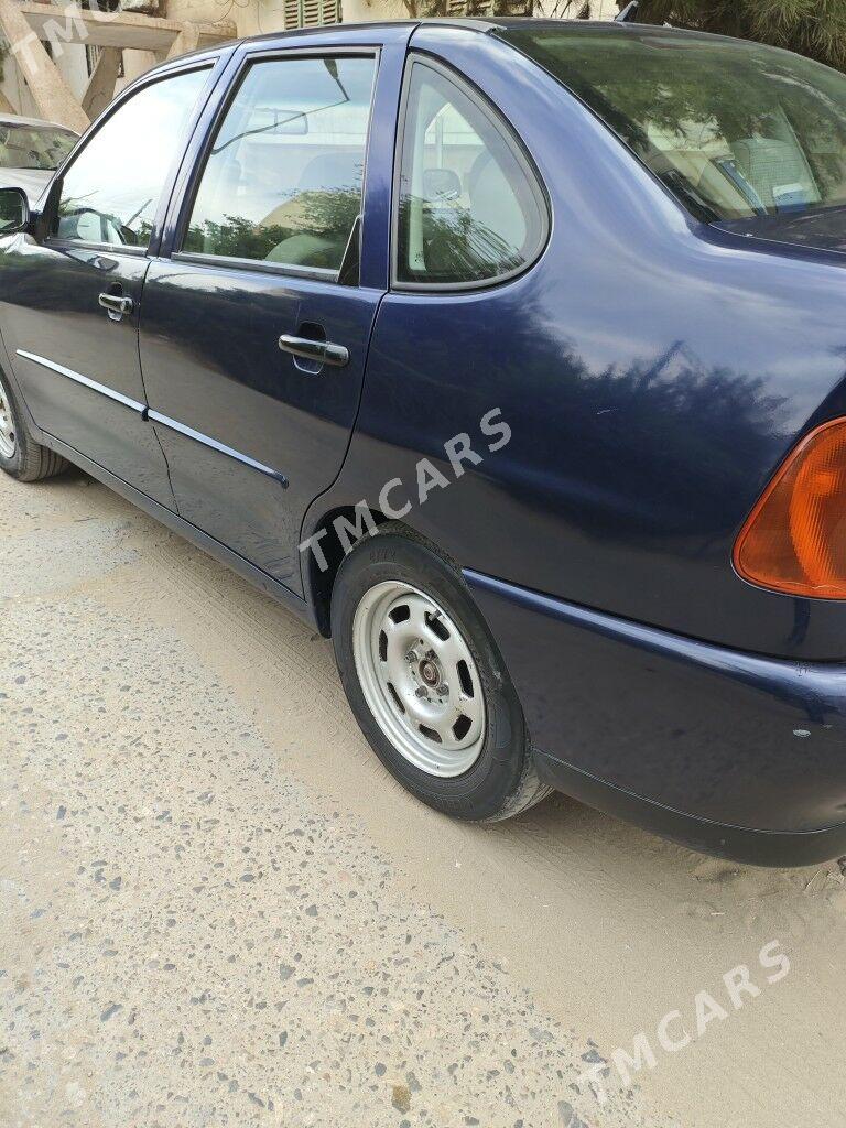 Volkswagen Polo 2001 - 30 000 TMT - Туркменабат - img 5