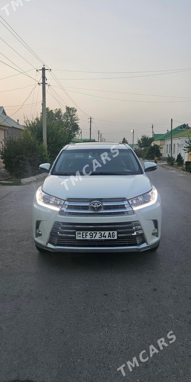 Toyota Highlander 2018 - 450 000 TMT - Aşgabat - img 4