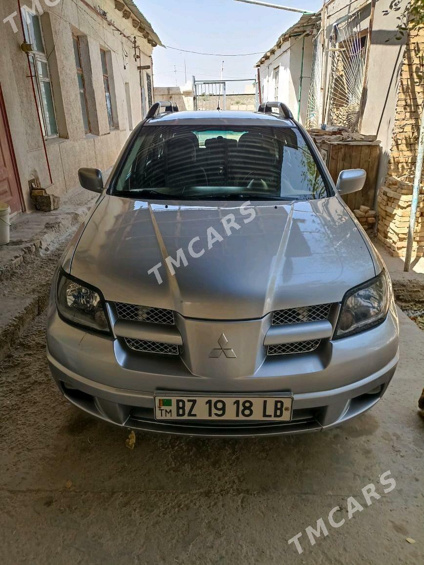 Mitsubishi Outlander 2003 - 110 000 TMT - Туркменабат - img 6