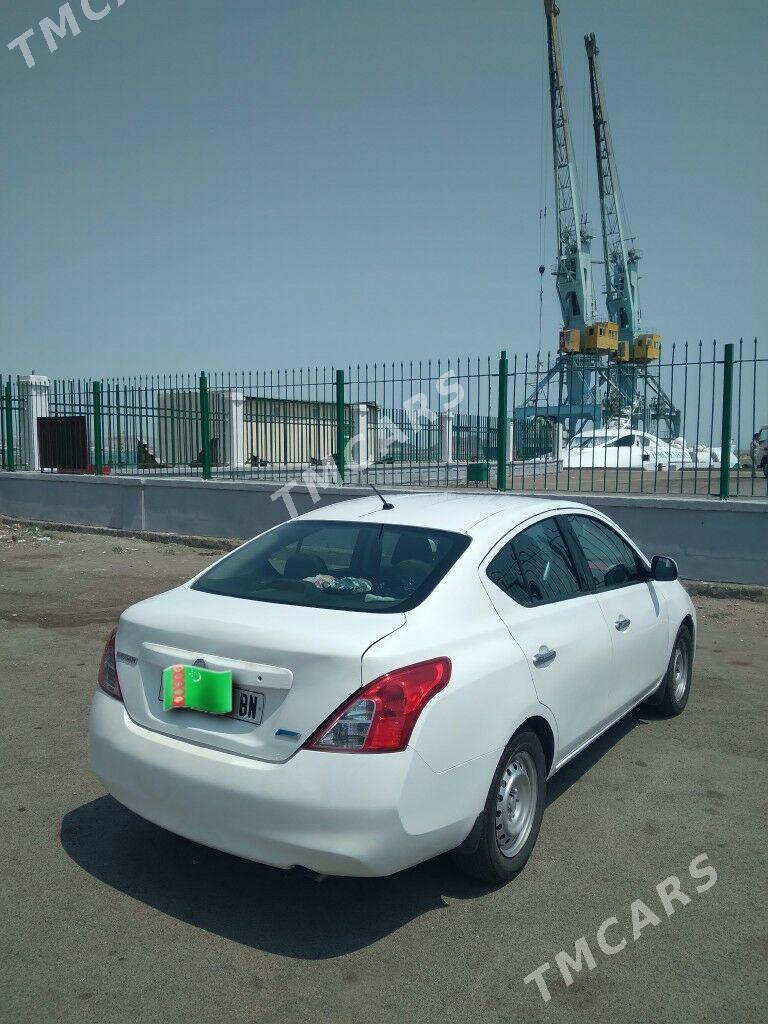 Nissan Versa 2011 - 83 000 TMT - Балканабат - img 1