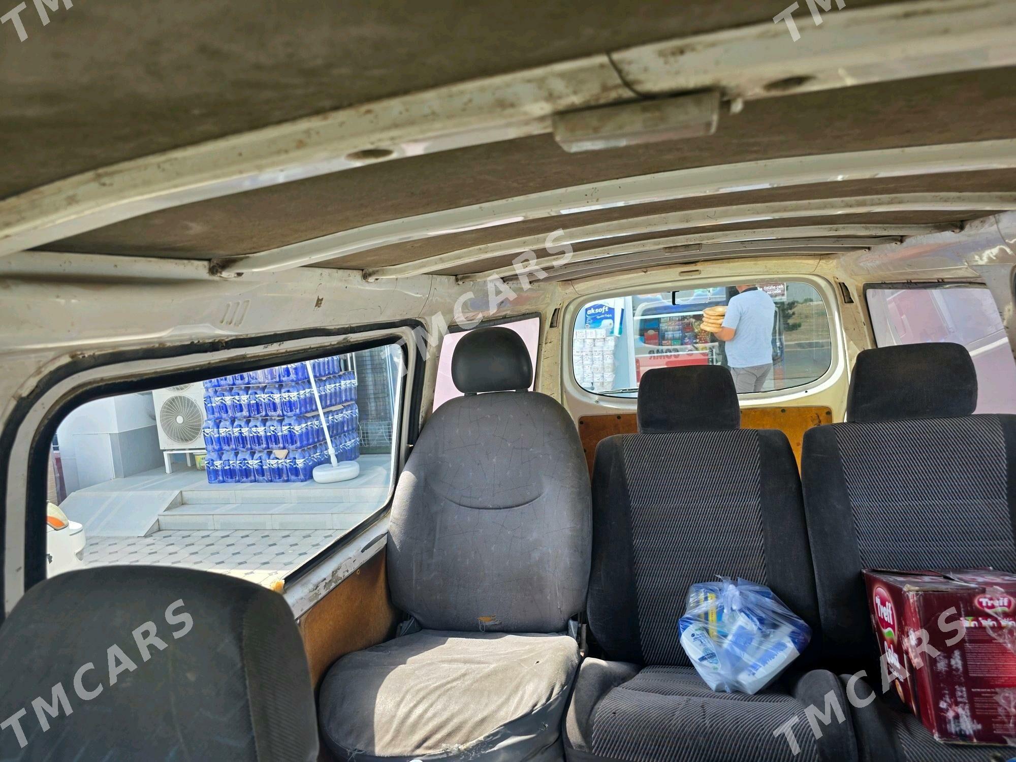 Nissan Urvan 2000 - 100 000 TMT - Байрамали - img 6