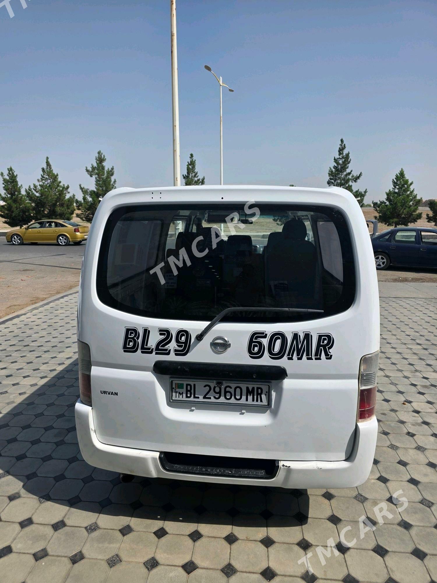Nissan Urvan 2000 - 100 000 TMT - Байрамали - img 4