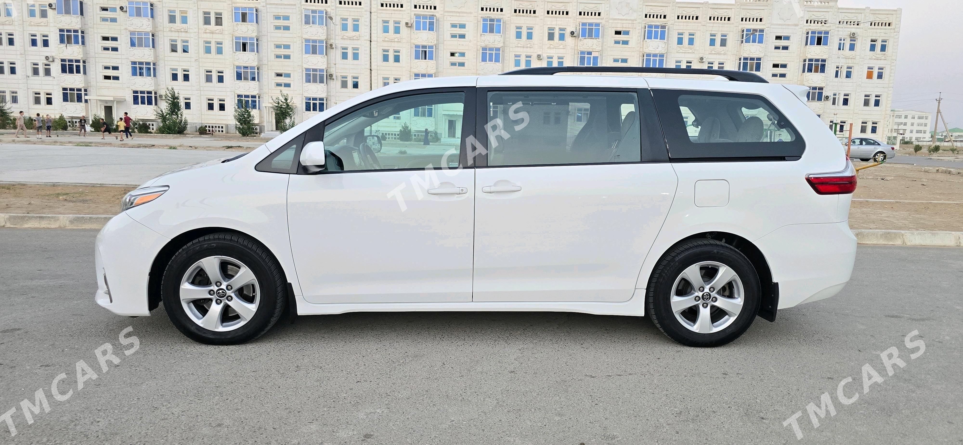 Toyota Sienna 2019 - 385 000 TMT - Aşgabat - img 1