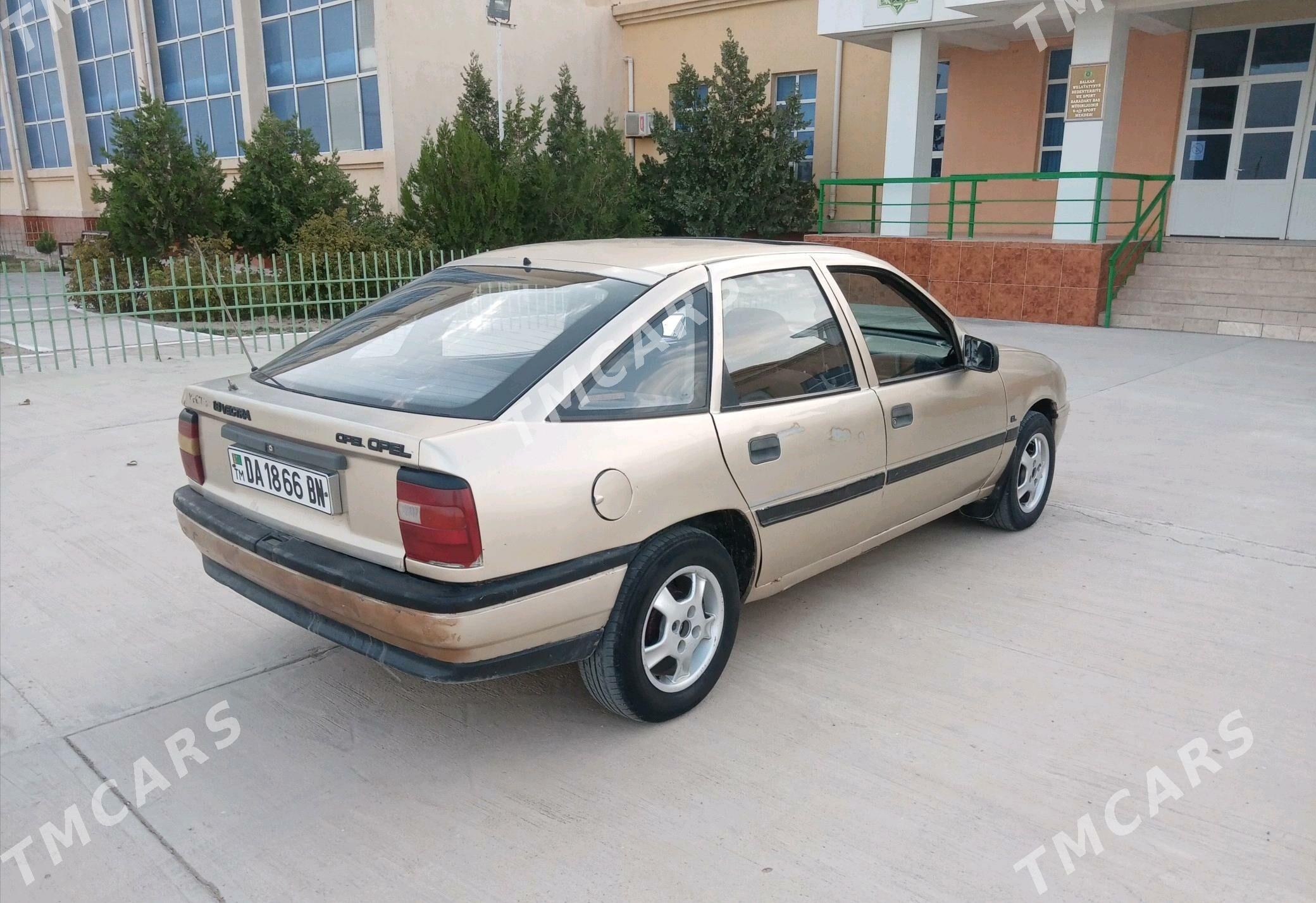 Opel Vectra 1989 - 19 000 TMT - Гумдаг - img 1