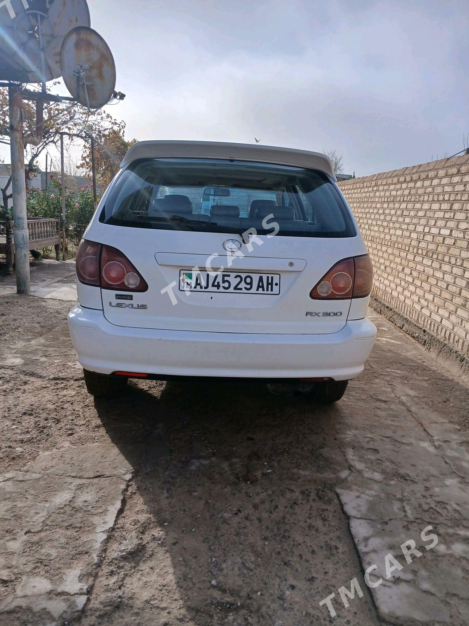 Lexus RX 300 2000 - 150 000 TMT - Серахс - img 4