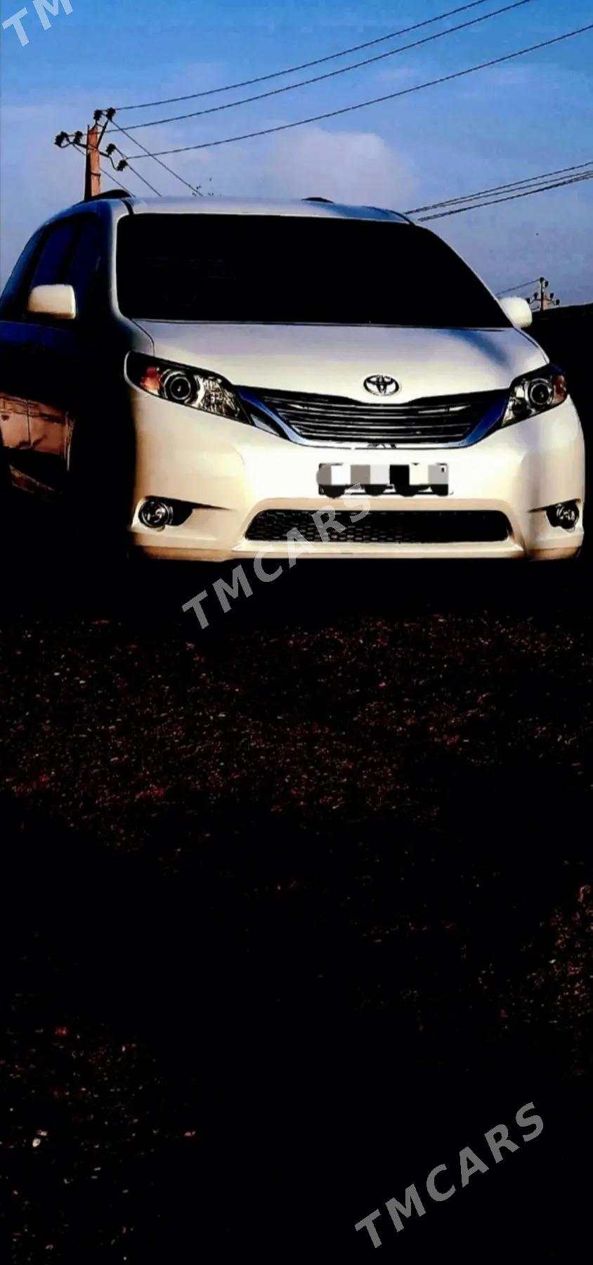 Toyota Sienna 2011 - 270 000 TMT - Теджен - img 3
