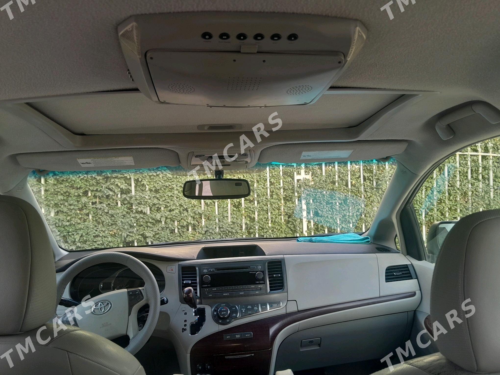 Toyota Sienna 2010 - 305 000 TMT - Мары - img 6