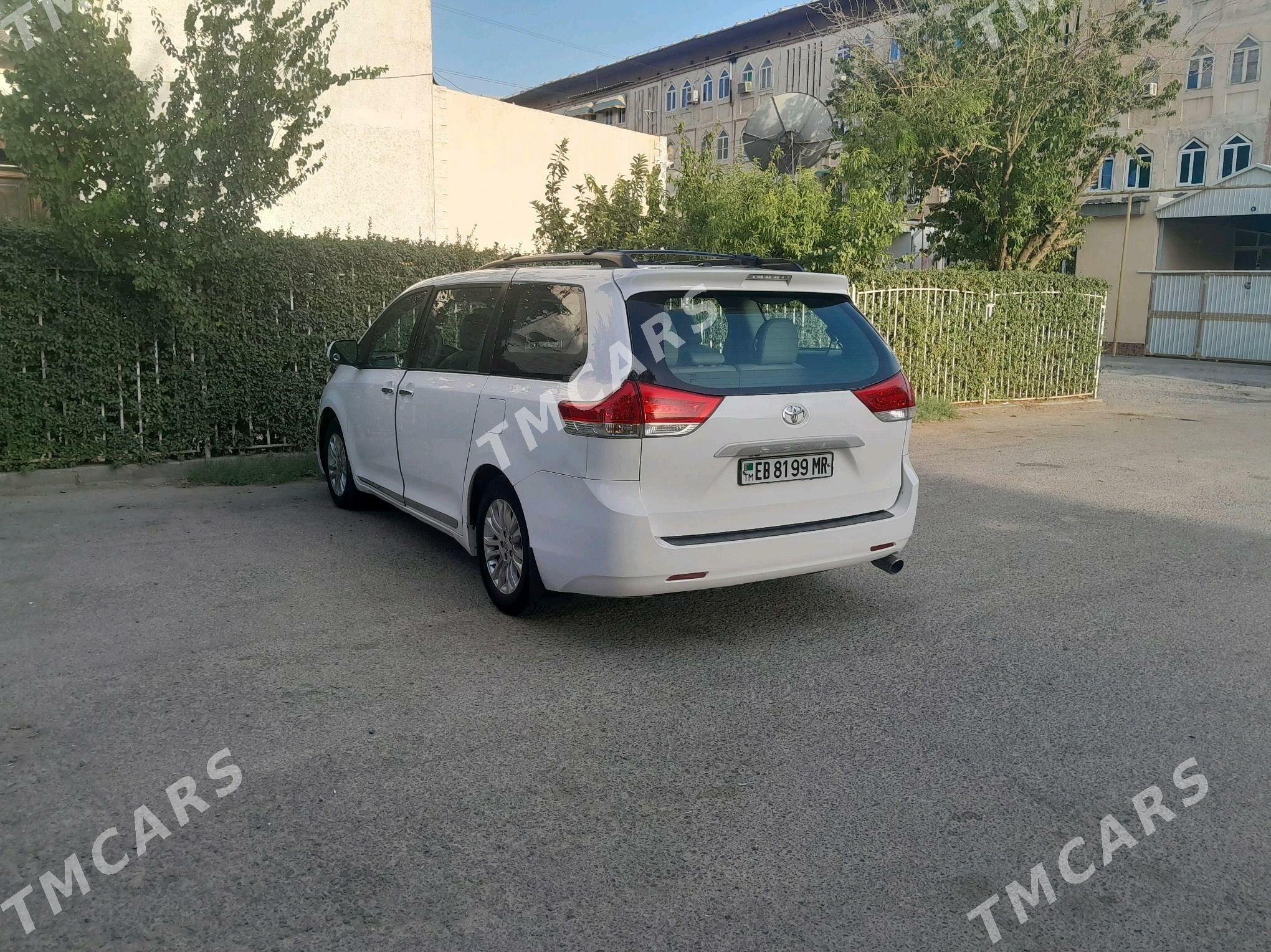 Toyota Sienna 2010 - 305 000 TMT - Мары - img 5