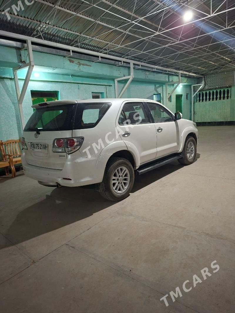 Toyota Fortuner 2012 - 280 000 TMT - Кака - img 3
