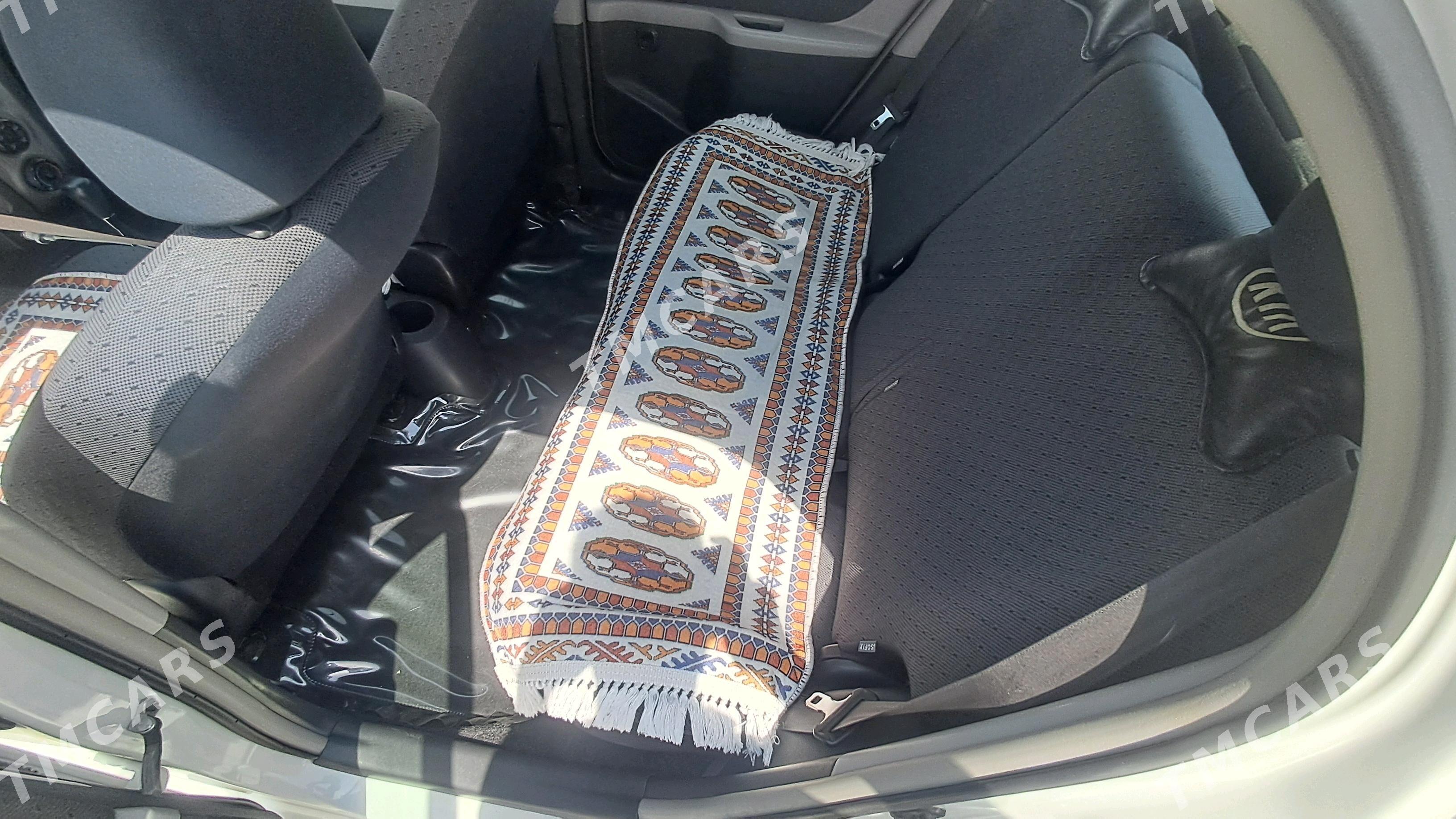 Toyota Yaris 2011 - 132 000 TMT - Parahat 7 - img 4