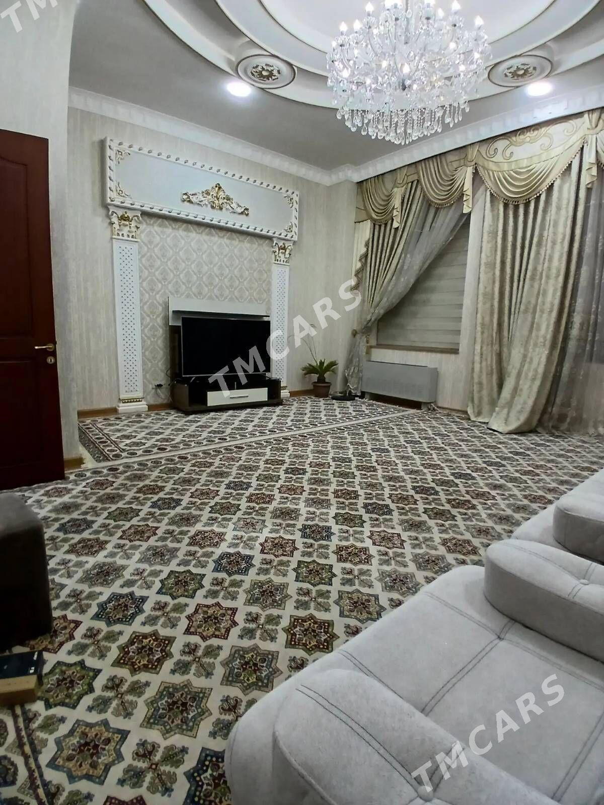 kreyine elitga - Moskowskiý köç. (10 ýyl abadançylyk şaýoly) - img 1