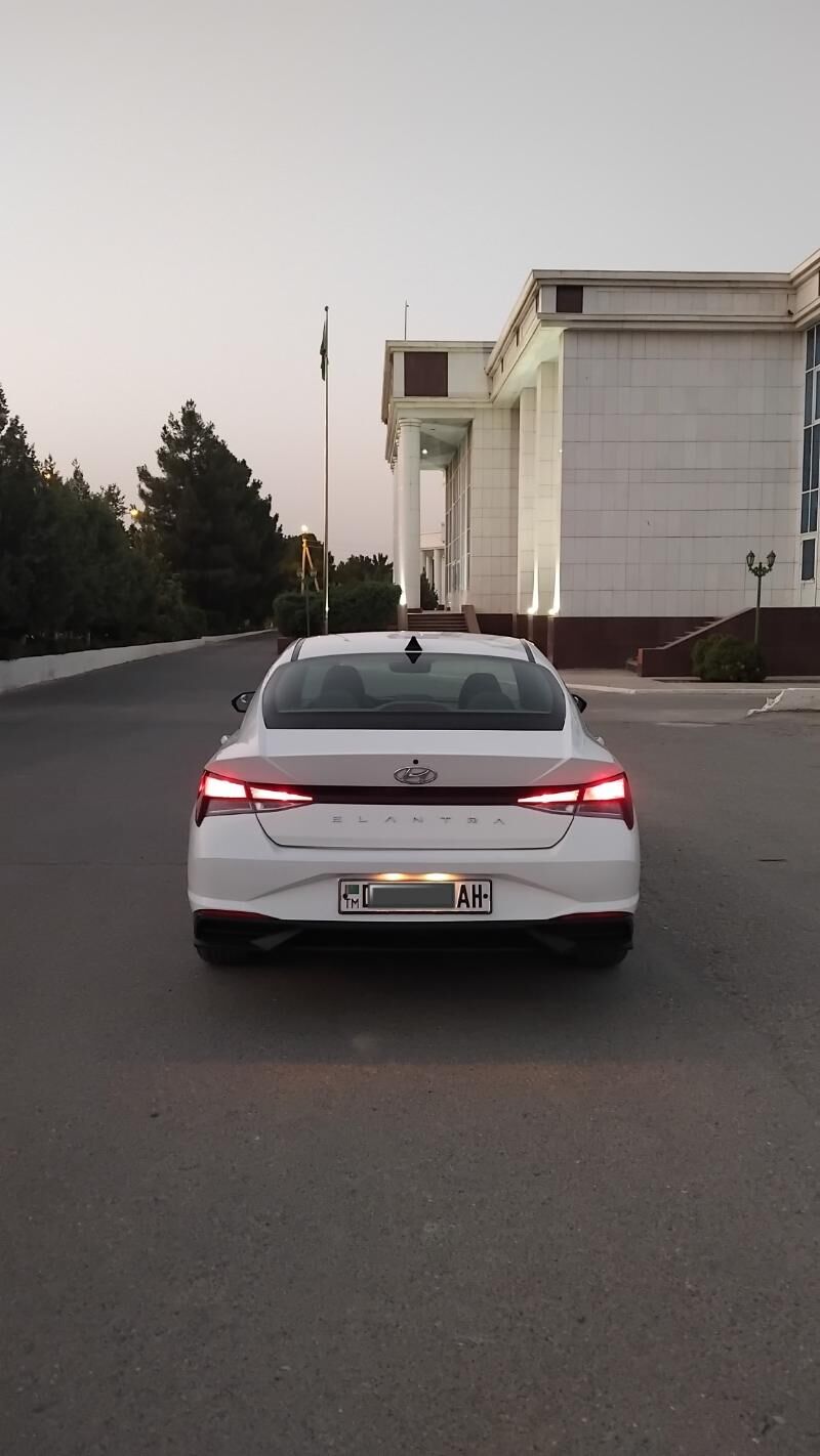 Hyundai Elantra 2021 - 245 000 TMT - Гёкдепе - img 2