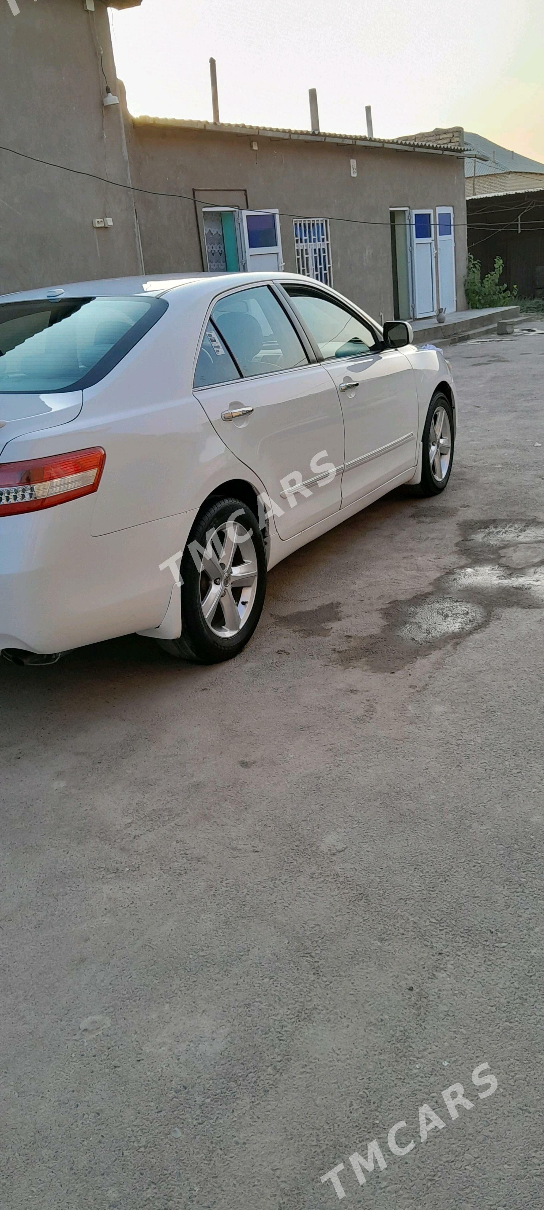 Toyota Camry 2010 - 145 000 TMT - Теджен - img 3