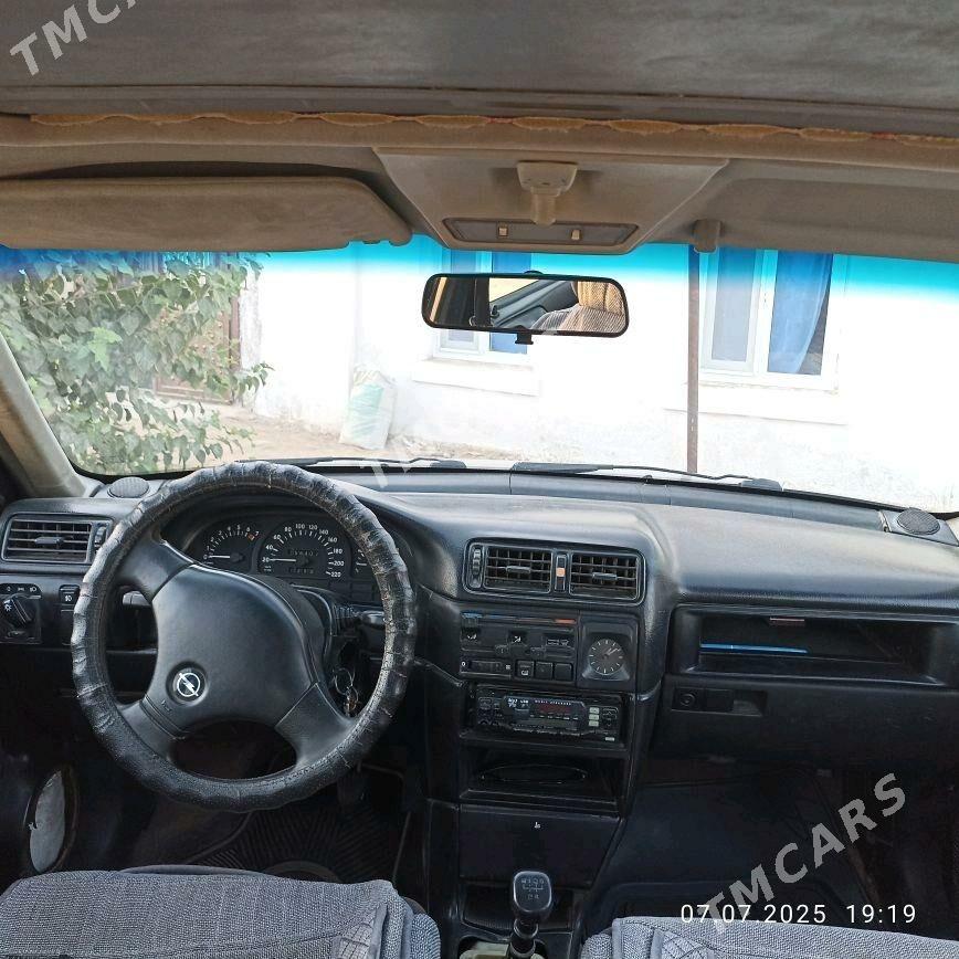Opel Vectra 1993 - 33 000 TMT - Мургап - img 1