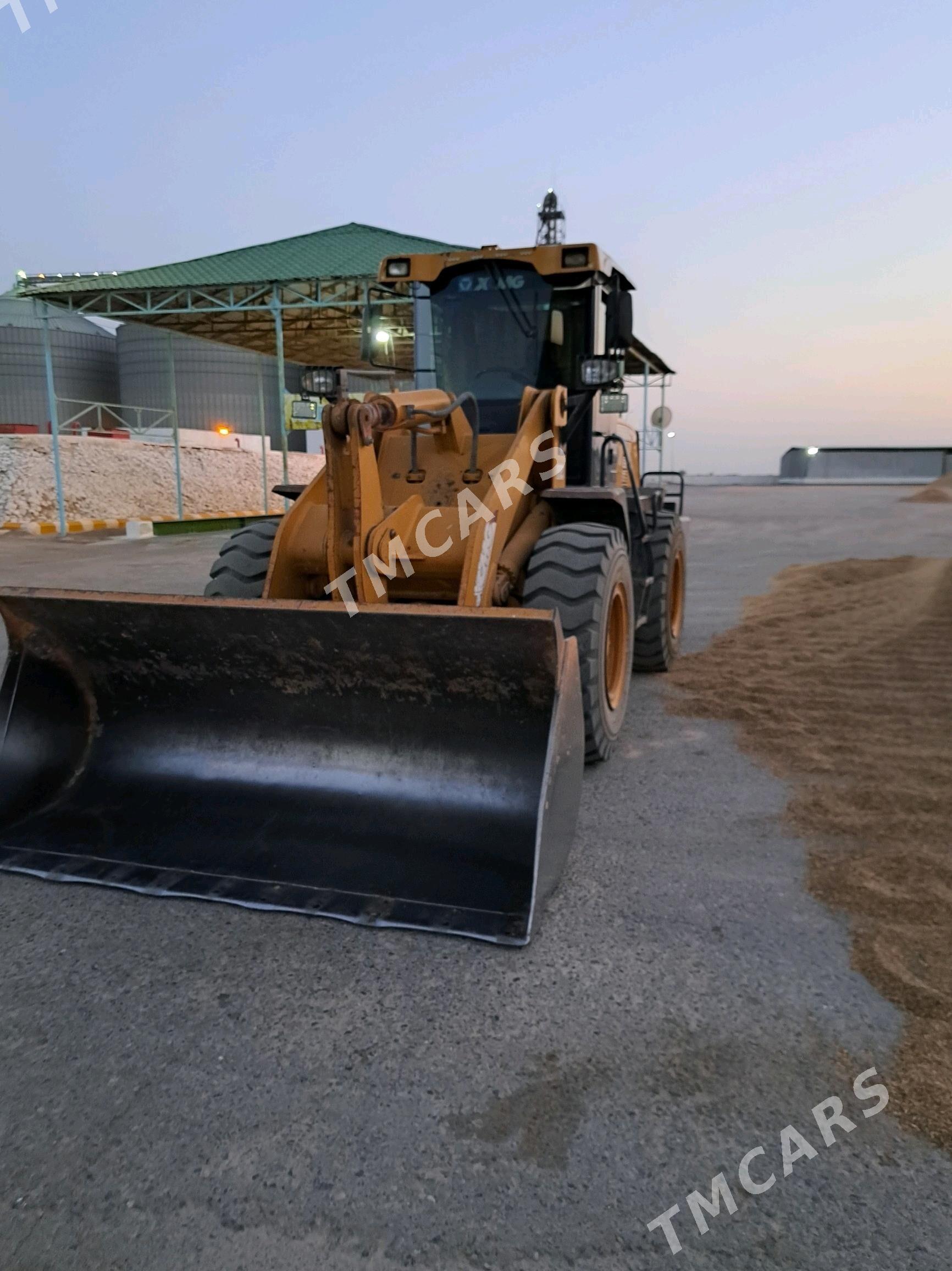 XCMG LW300F 2015 - 480 000 TMT - Теджен - img 3