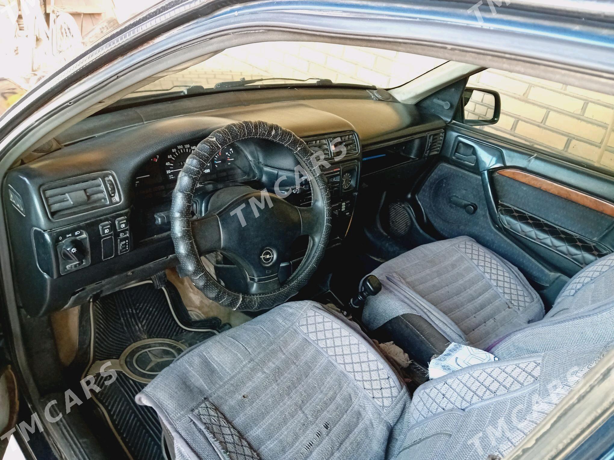 Opel Vectra 1993 - 33 000 TMT - Мургап - img 4