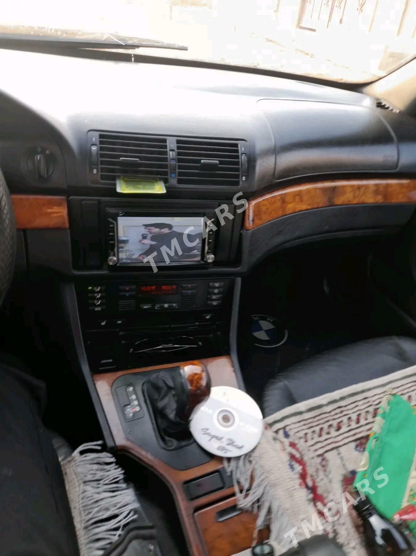 BMW E39 2003 - 100 000 TMT - Baýramaly - img 6