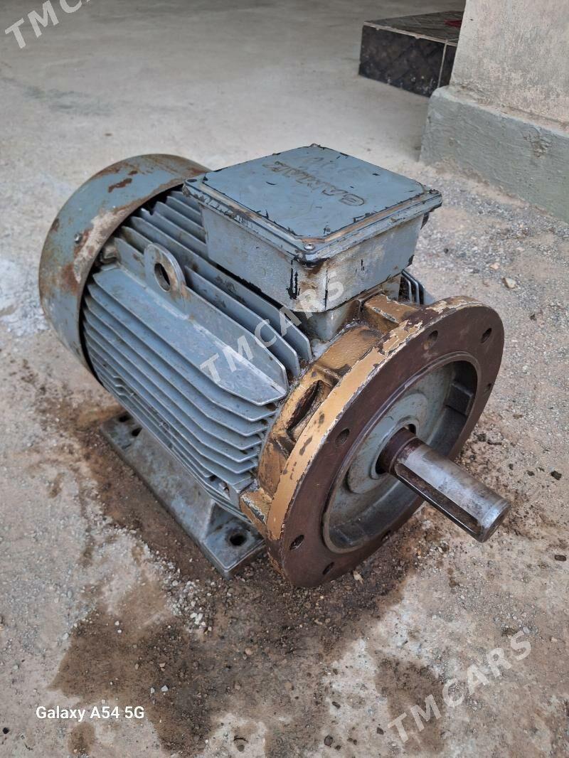 dwigatel двигатель 22kw - Büzmeýin - img 1