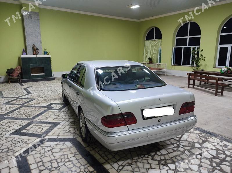 Mercedes-Benz E320 1998 - 69 000 TMT - Туркменабат - img 3