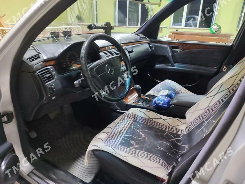 Mercedes-Benz E320 1998 - 69 000 TMT - Туркменабат - img 1