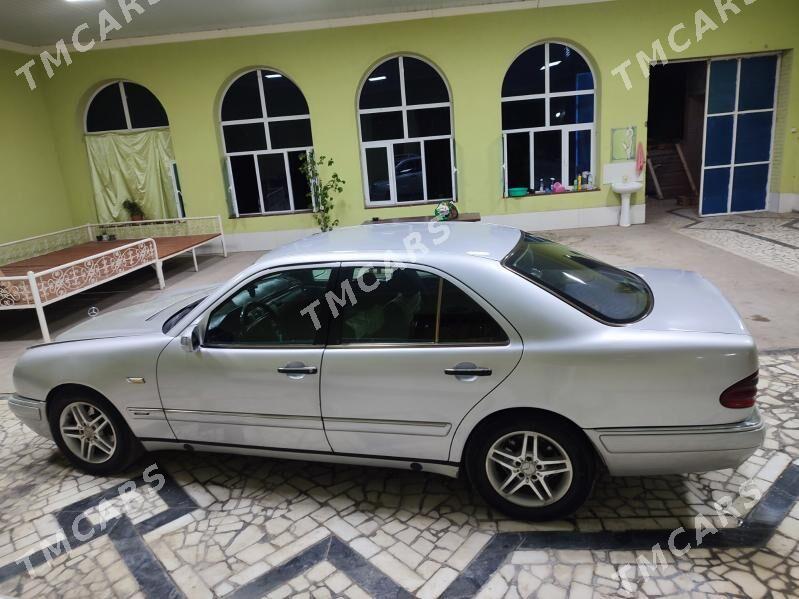 Mercedes-Benz E320 1998 - 69 000 TMT - Туркменабат - img 2