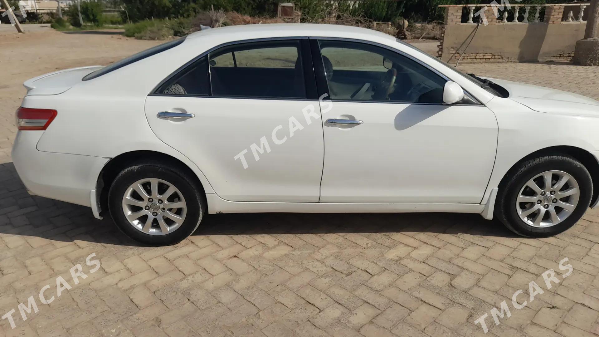 Toyota Camry 2010 - 130 000 TMT - Türkmengala - img 3