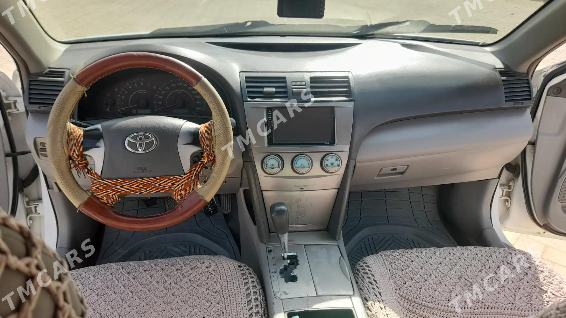Toyota Camry 2010 - 130 000 TMT - Türkmengala - img 4