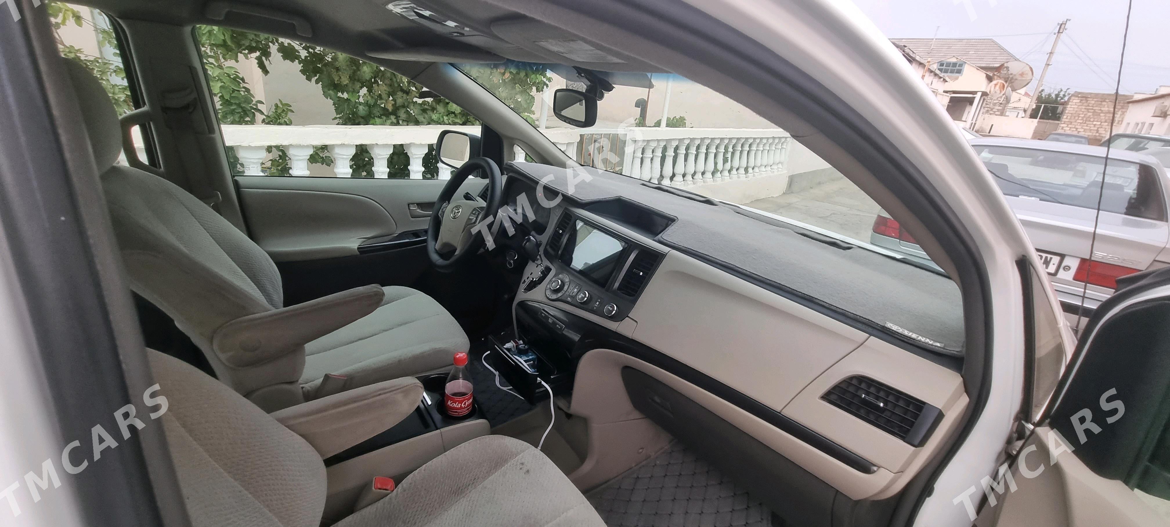 Toyota Sienna 2011 - 290 000 TMT - Балканабат - img 2