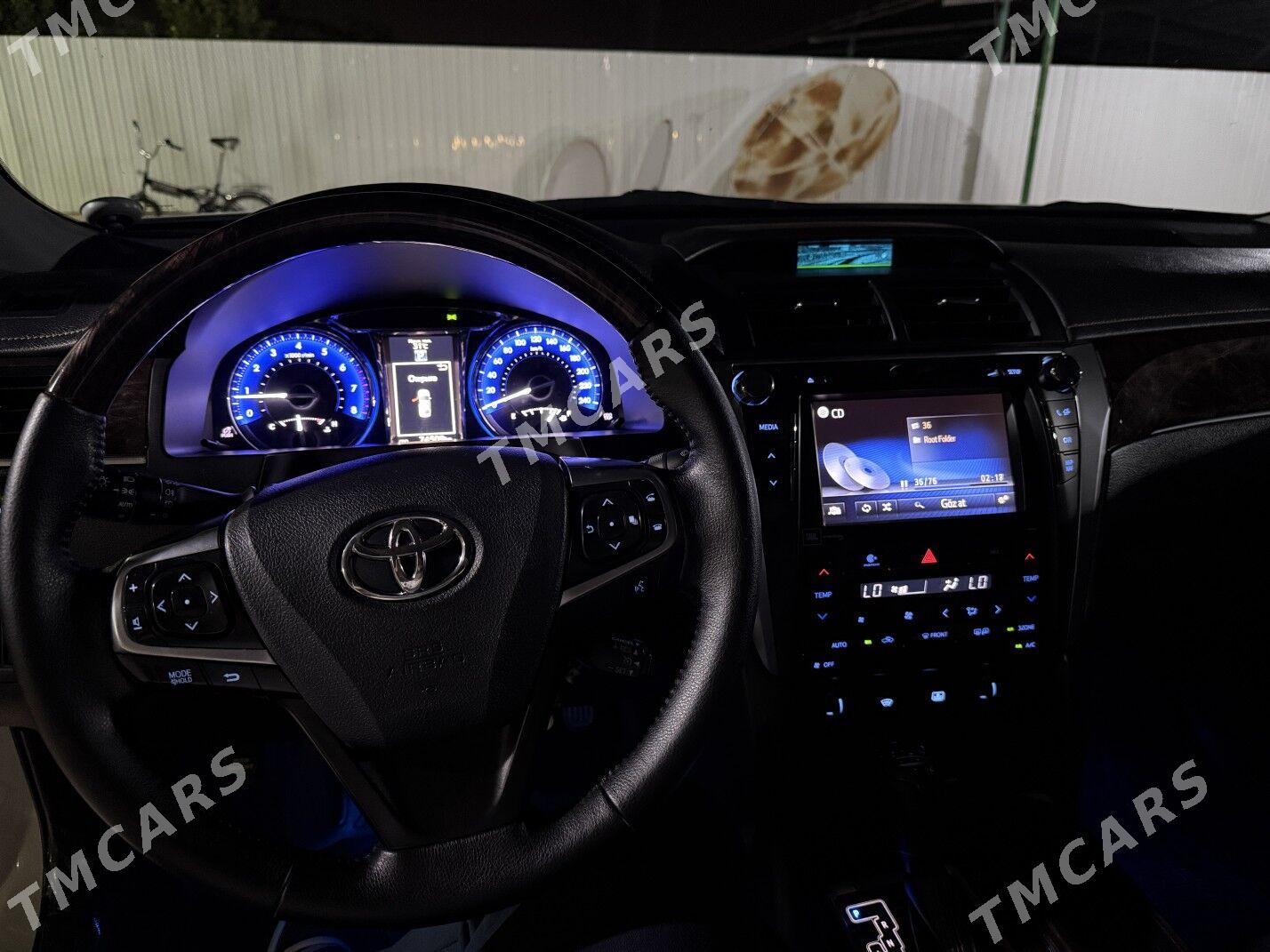Toyota Camry 2017 - 700 000 TMT - Täze zaman - img 3