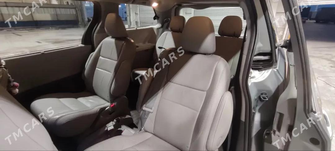 Toyota Sienna 2016 - 320 000 TMT - Туркменбаши - img 1