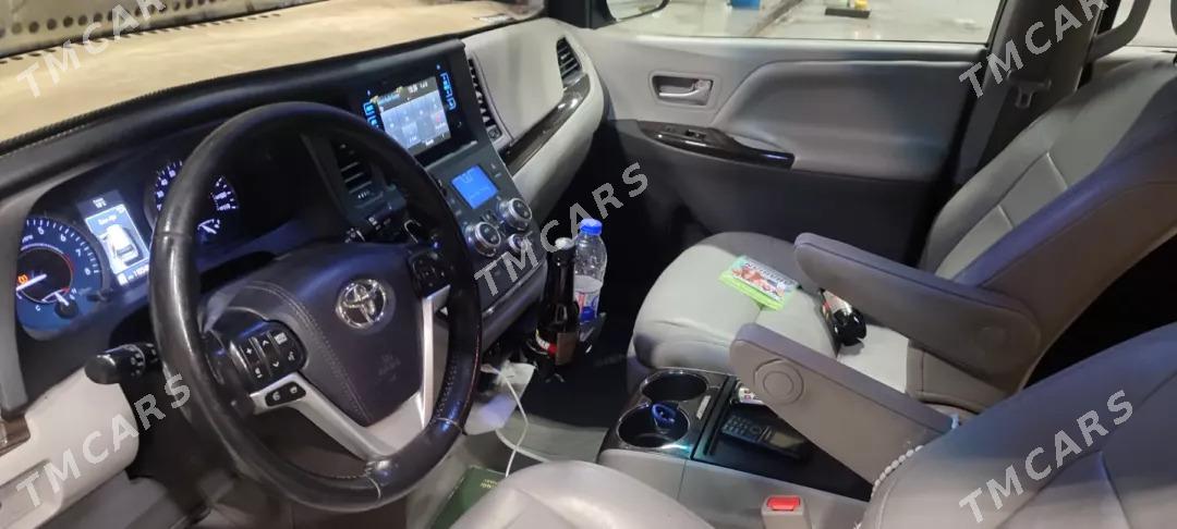 Toyota Sienna 2016 - 320 000 TMT - Туркменбаши - img 9