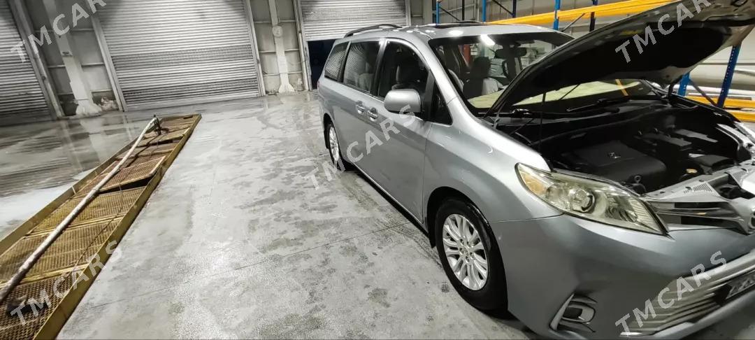 Toyota Sienna 2016 - 320 000 TMT - Туркменбаши - img 4