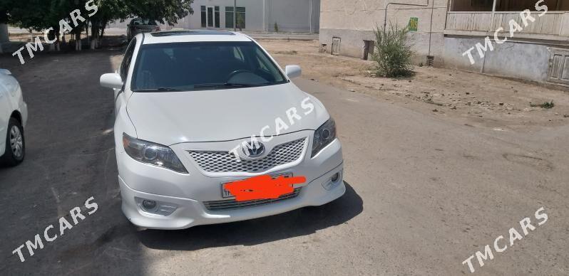 Toyota Camry 2010 - 200 000 TMT - Дашогуз - img 4