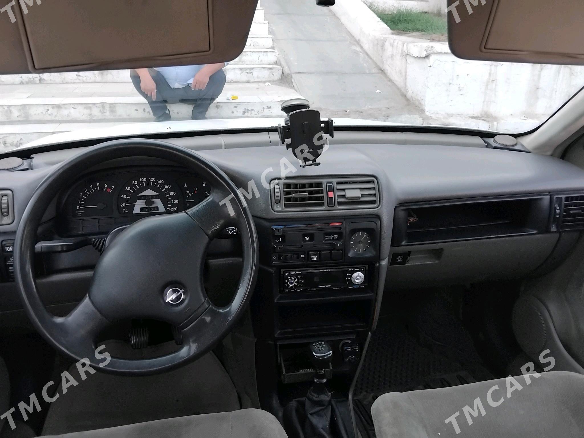 Opel Vectra 1991 - 30 000 TMT - Mary - img 4