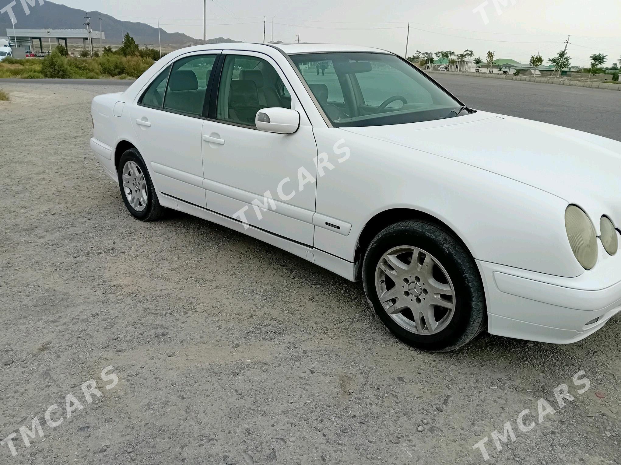 Mercedes-Benz E320 2000 - 100 000 TMT - Бахарден - img 2