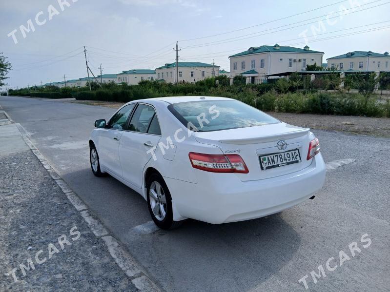 Toyota Camry 2010 - 155 000 TMT - Бузмеин - img 4