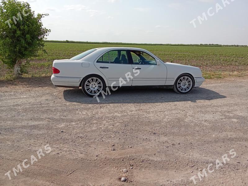 Mercedes-Benz E320 1997 - 62 000 TMT - Чарджоу - img 3