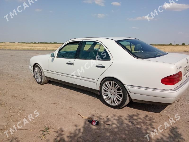 Mercedes-Benz E320 1997 - 62 000 TMT - Чарджоу - img 5