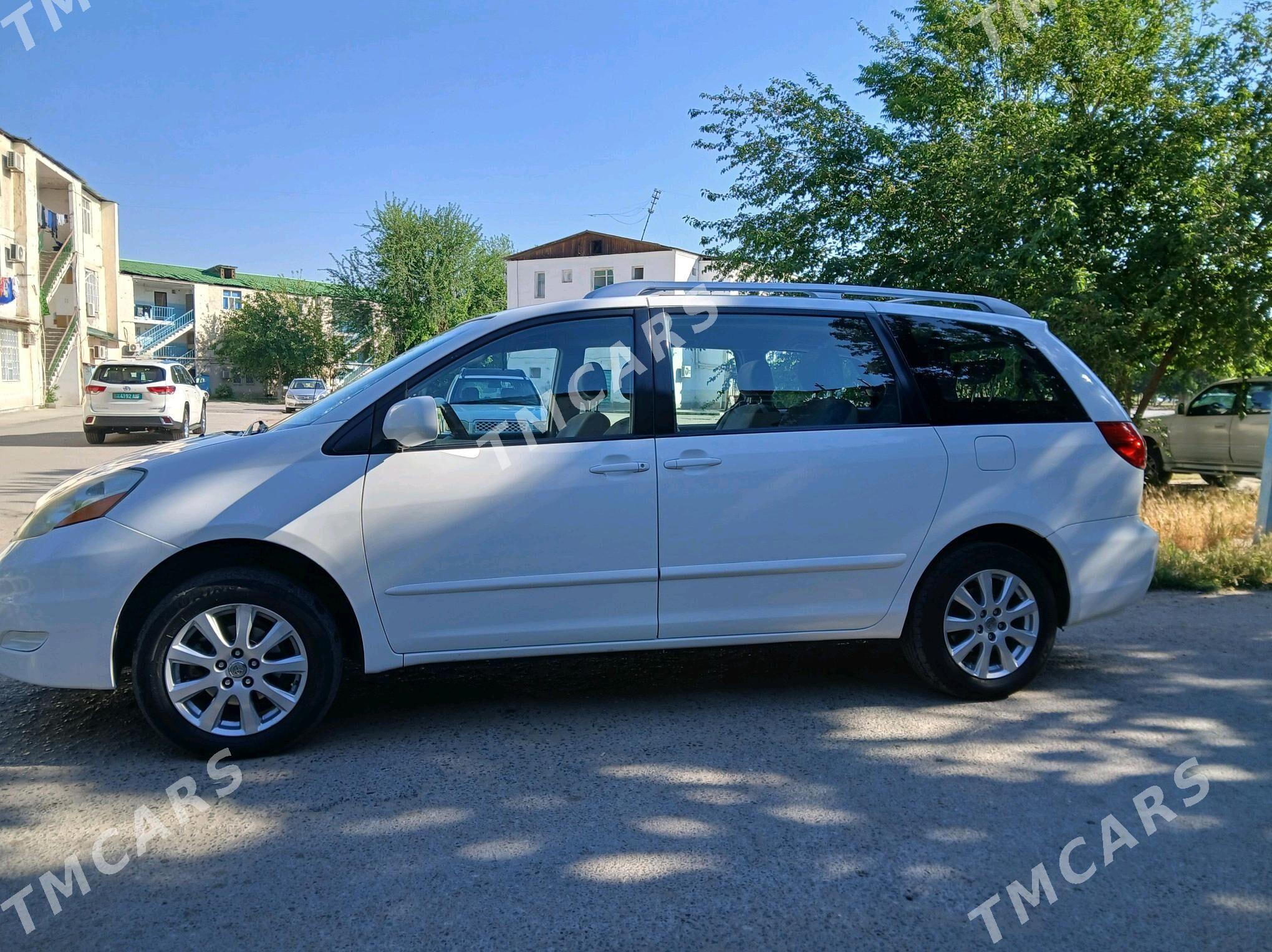 Toyota Sienna 2008 - 230 000 TMT - Aşgabat - img 2