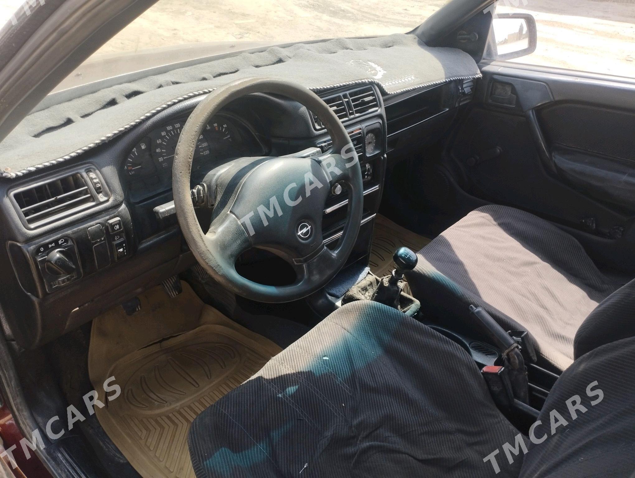 Opel Vectra 1992 - 28 000 TMT - Kerki - img 5
