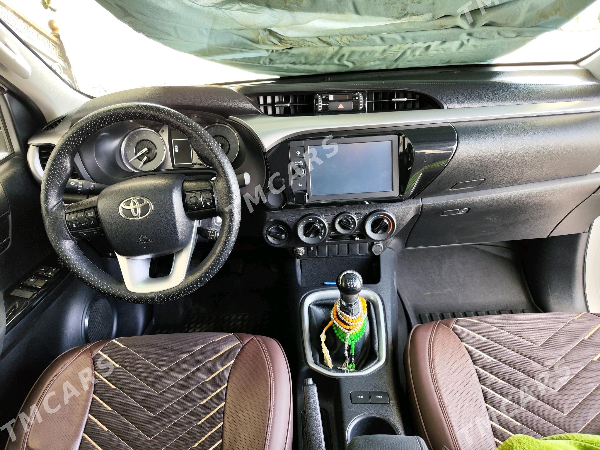 Toyota Hilux 2022 - 560 000 TMT - Мары - img 3