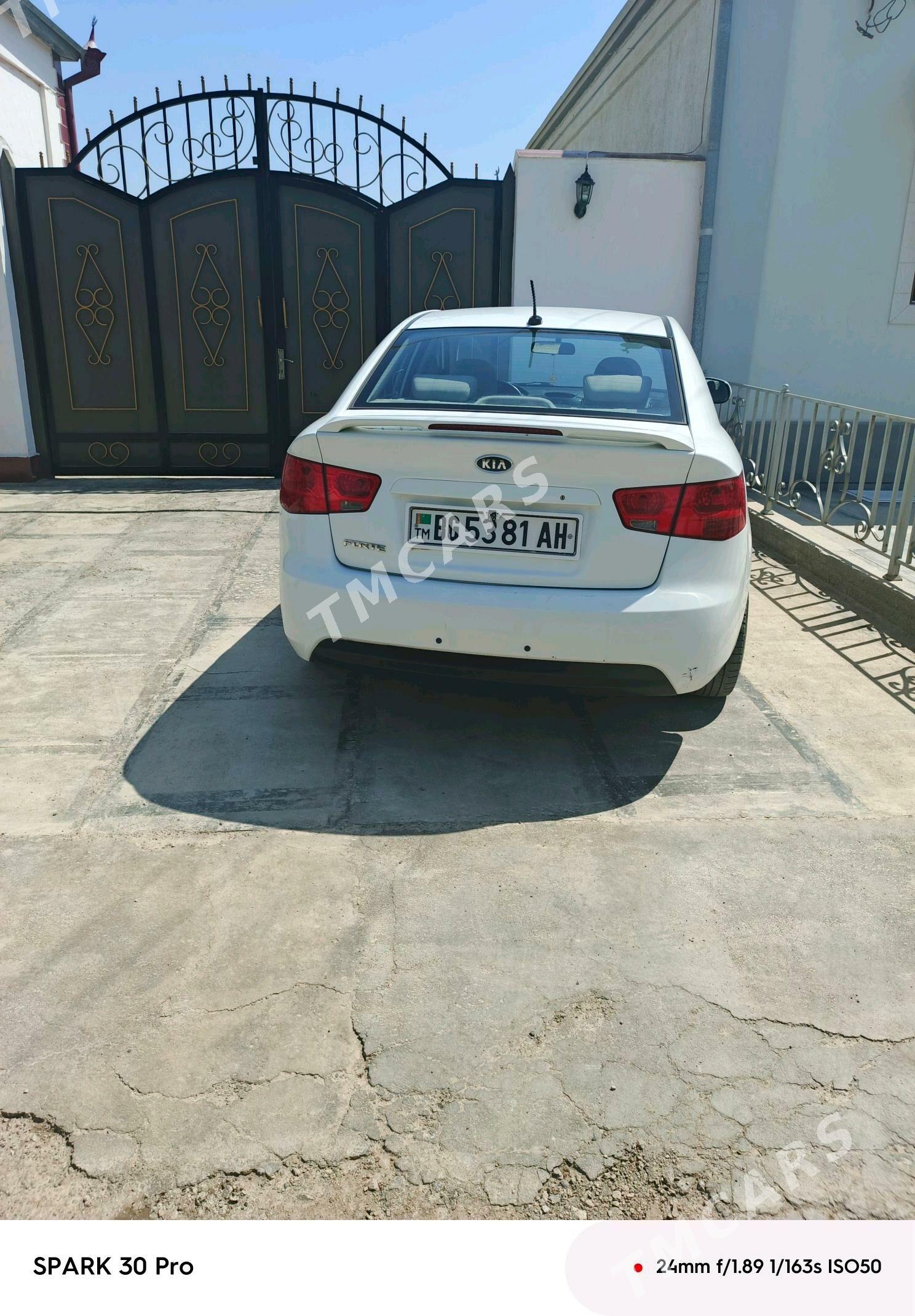 Kia Forte 2010 - 120 000 TMT - Ак-Бугдайский этрап - img 6