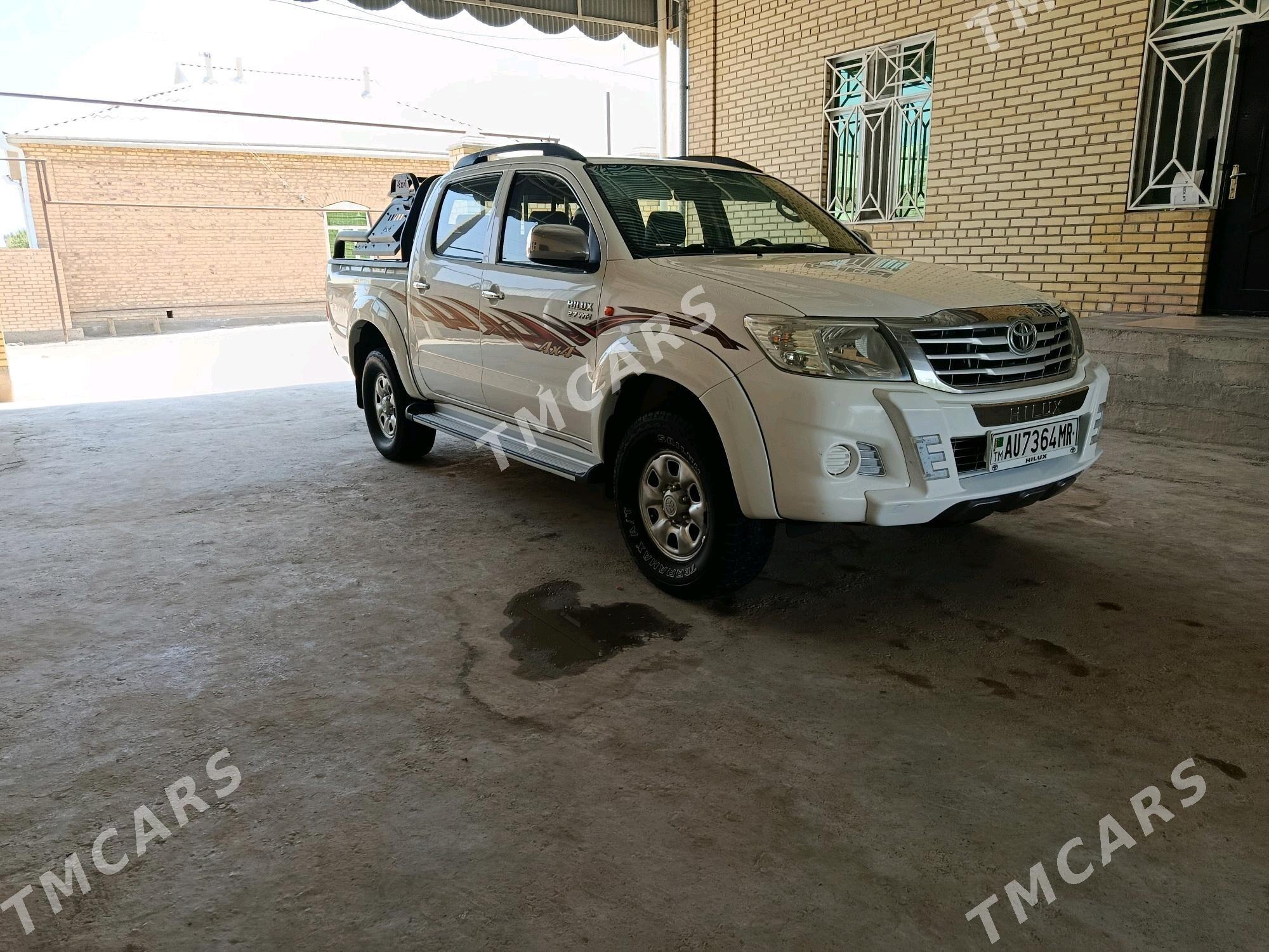 Toyota Hilux 2012 - 330 000 TMT - Мары - img 3