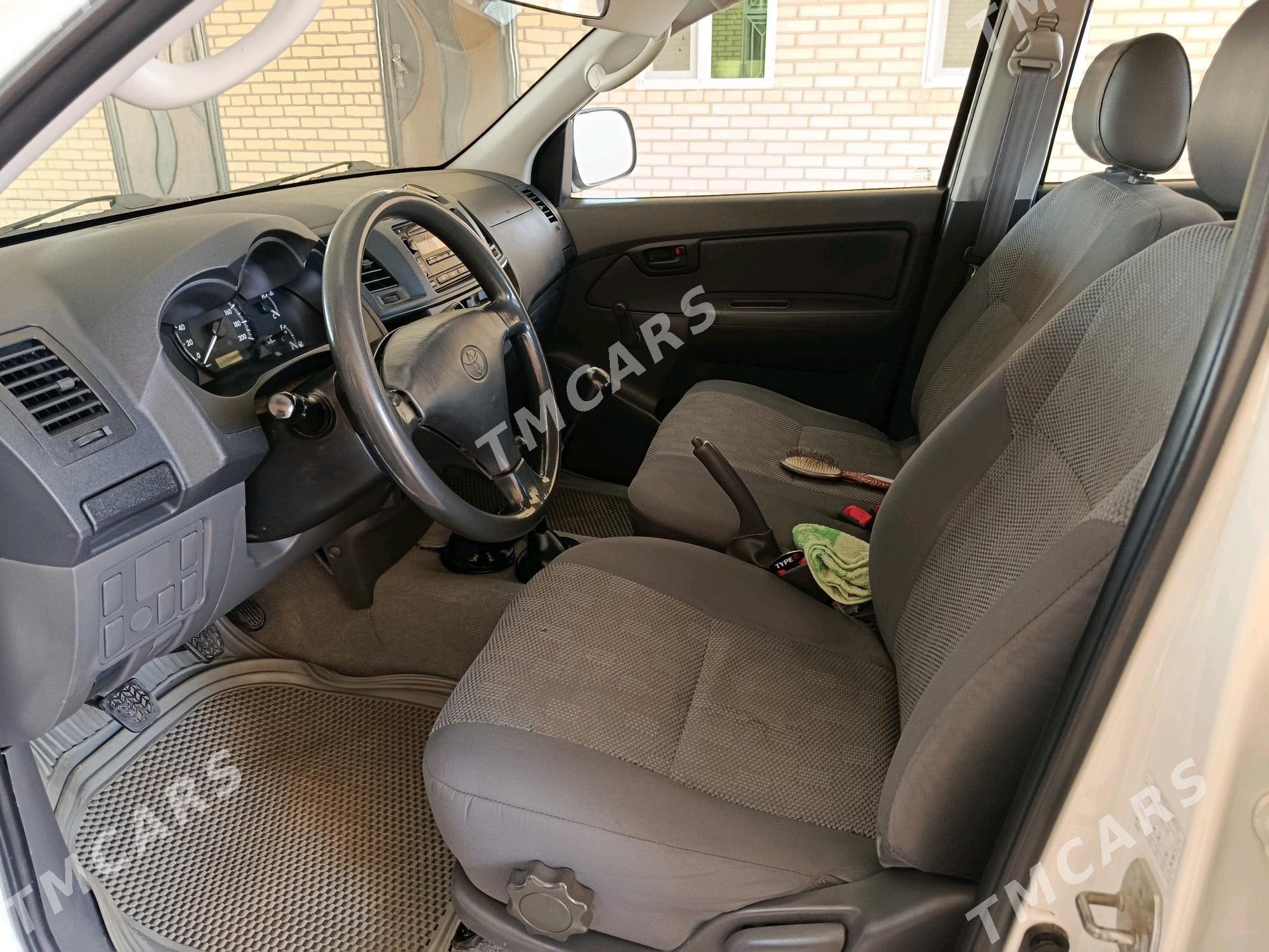 Toyota Hilux 2012 - 330 000 TMT - Мары - img 6