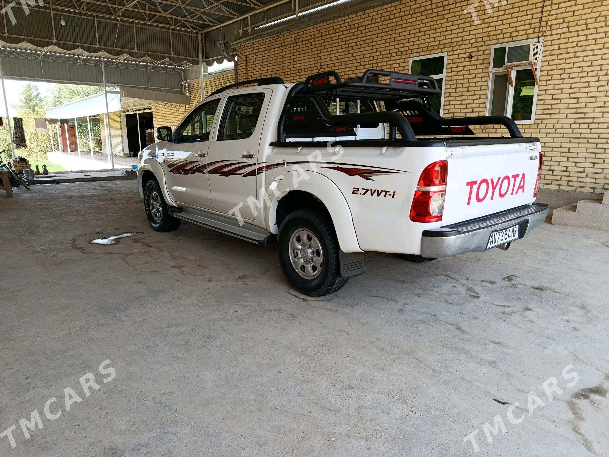 Toyota Hilux 2012 - 330 000 TMT - Мары - img 4