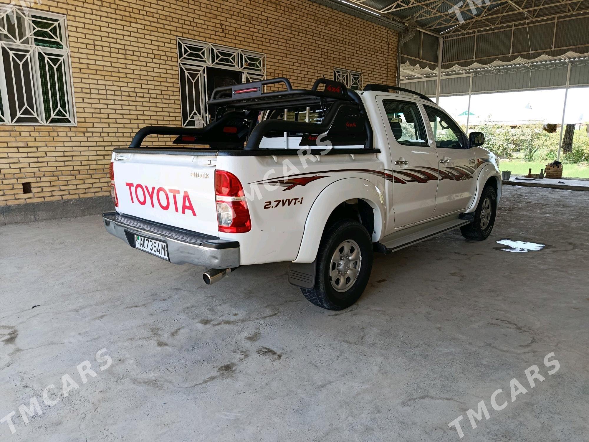 Toyota Hilux 2012 - 330 000 TMT - Мары - img 5