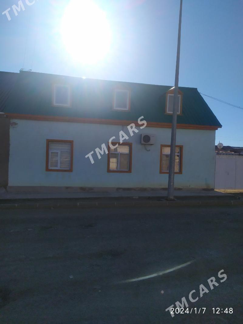 Akdaşda satlyk 2 etaj jaý - Türkmenbaşy - img 3