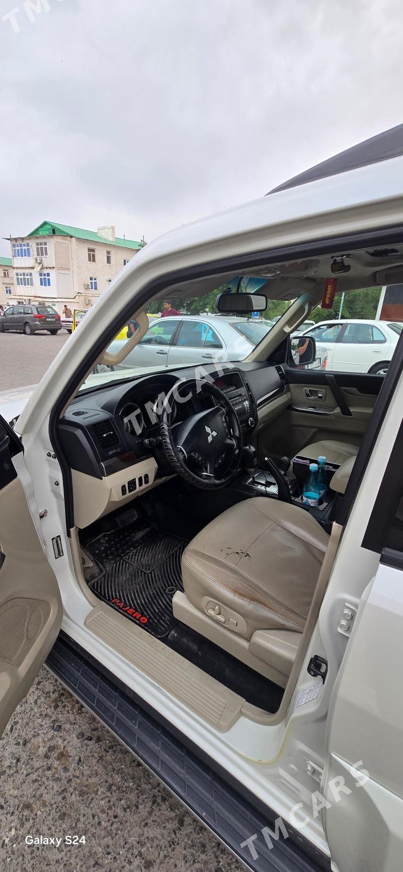Mitsubishi Pajero 2013 - 250 000 TMT - Türkmenbaşy - img 3
