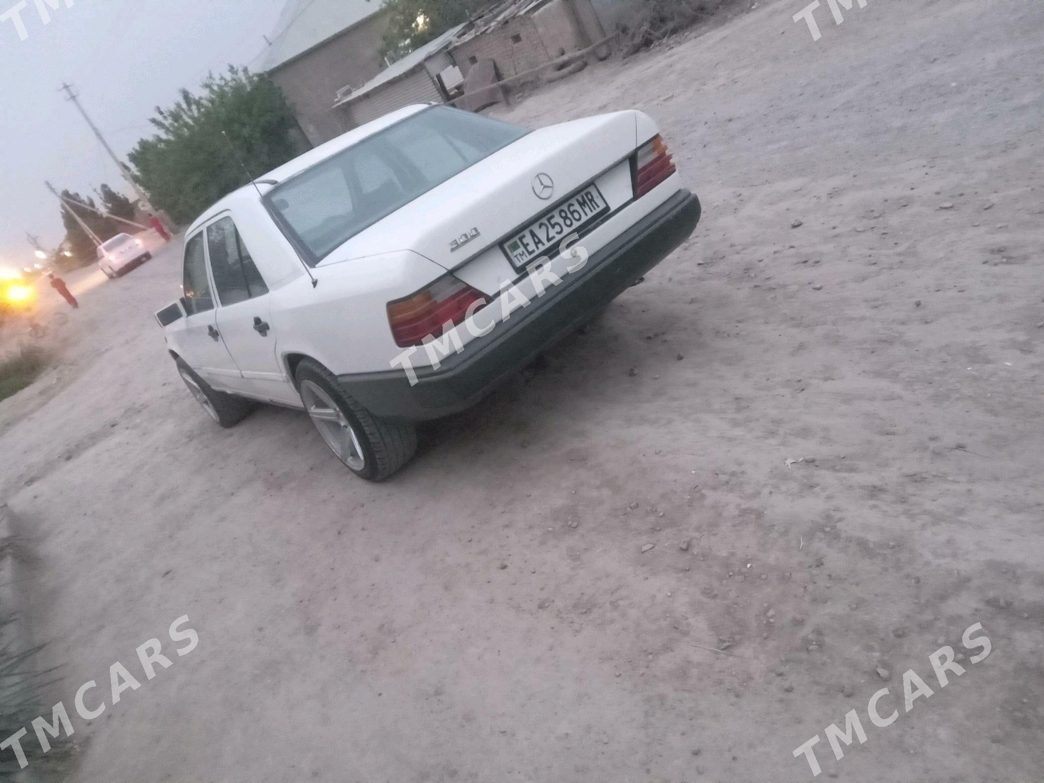 Mercedes-Benz 300-Class 1993 - 25 000 TMT - Мары - img 2