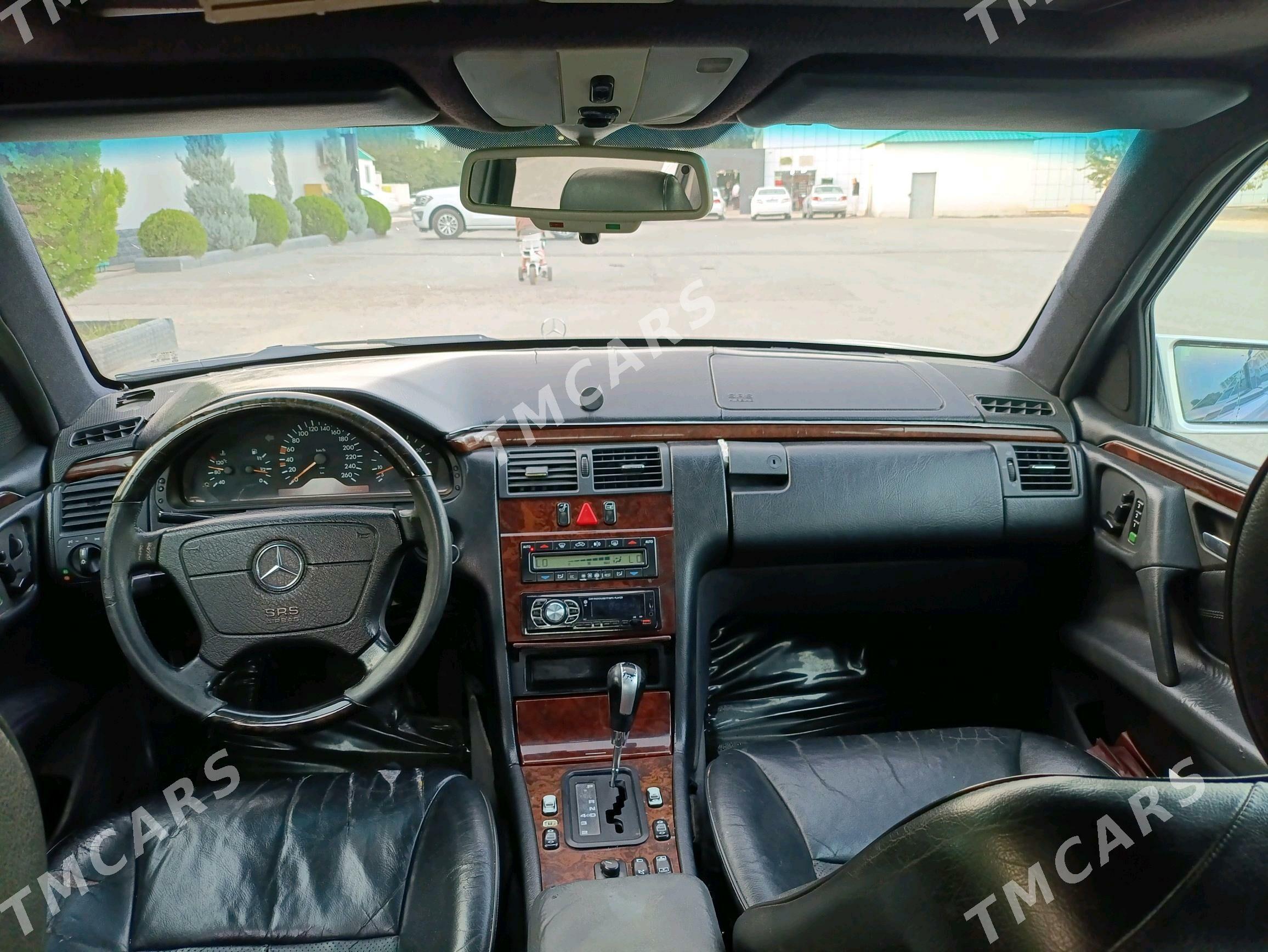 Mercedes-Benz E320 1998 - 100 000 TMT - Ашхабад - img 3